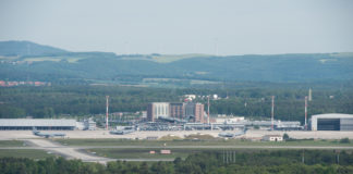 Kommentar: Von Ramstein geht kein Krieg aus, nur Krieger fliegen von dort ab und dahin – Ali Al-Dailami (erst Kellner, dann Quasselbude des Kapitals für die L) scheint ein Dussel zu sein