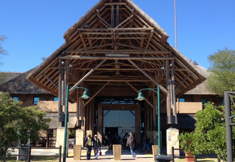 Lohnarbeiter der EW Discover GmbH streichen Flüge zum Flughafen Kruger-Mpumalanga International