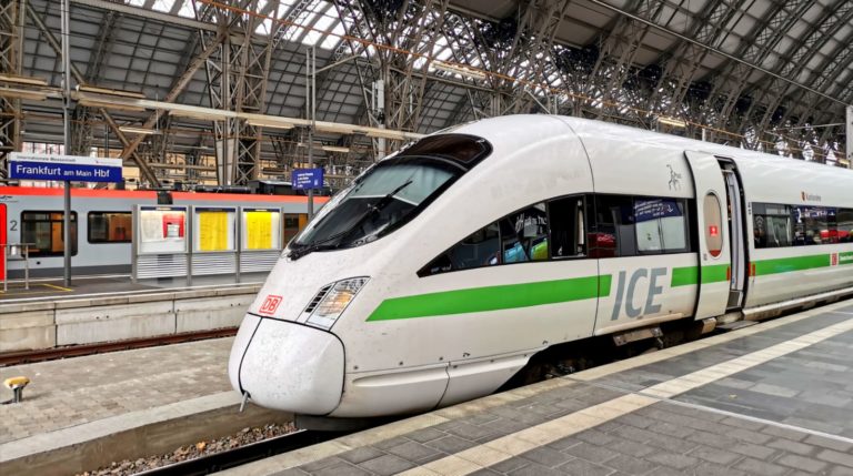 Messer und Männer, Täfelchen und Tafeln oder „Lieblingsgast-Schokolade“ für die 1. Klasse der Deutschen (Staats-)Bahn