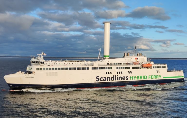 Per Fährsprung zu Trauminsel und -häuschen – Im Zweistundentakt hybrid über die Ostsee