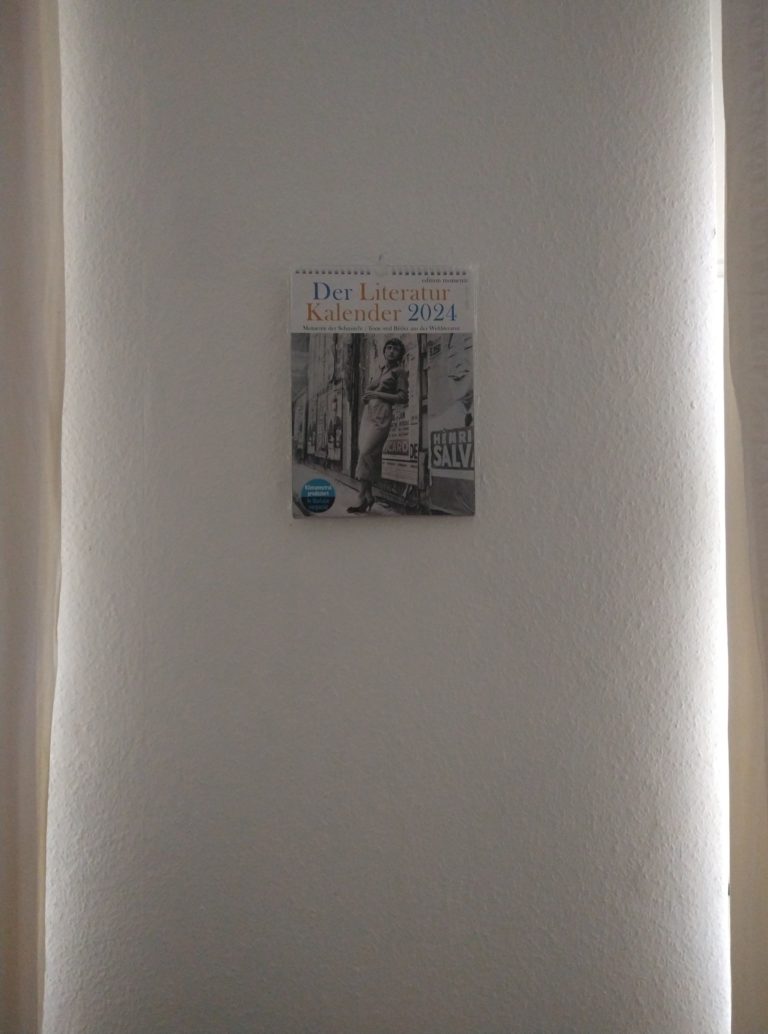 „Momente der Sehnsucht“ an die Wand – Der Literatur-Kalender 2024