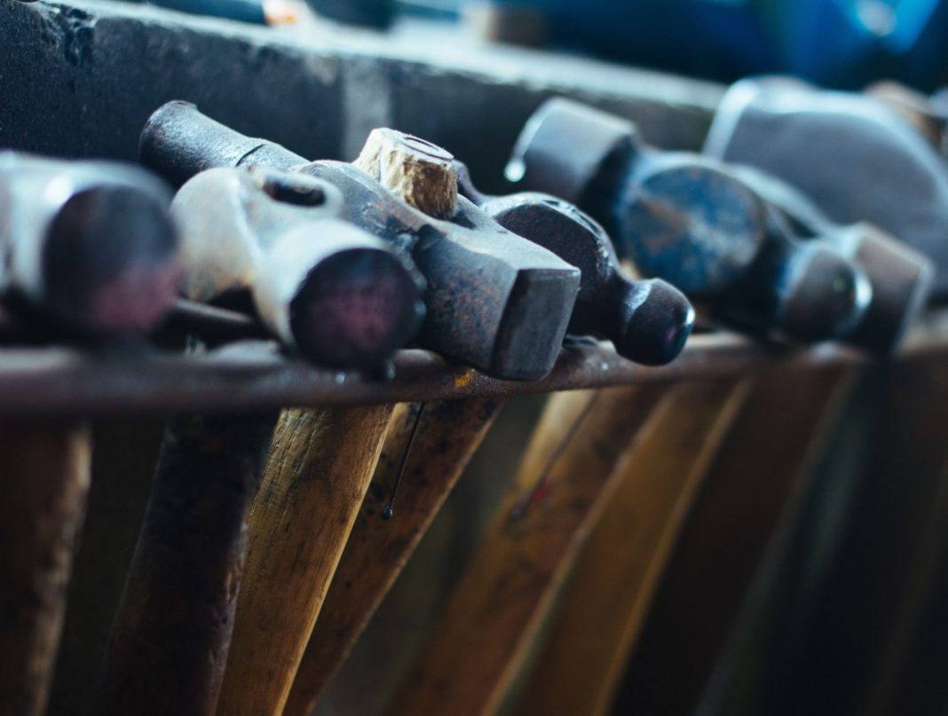 Hämmer. Quelle: Pixabay, Foto: StockSnap