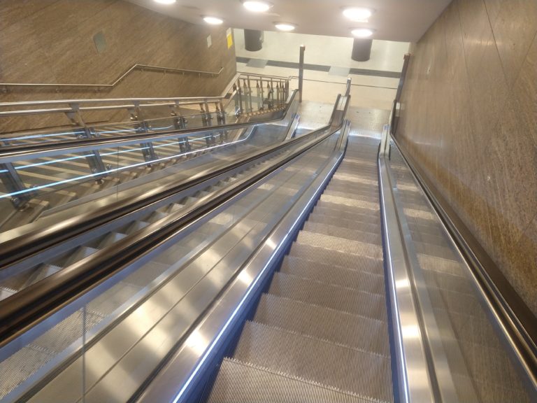 Bei der Teilwiederholungswahl nach der letzten Chaos-Wahl zum sogenannten Deutschen Bundestag wurden immerhin vier Abgeordnete rausgewählt