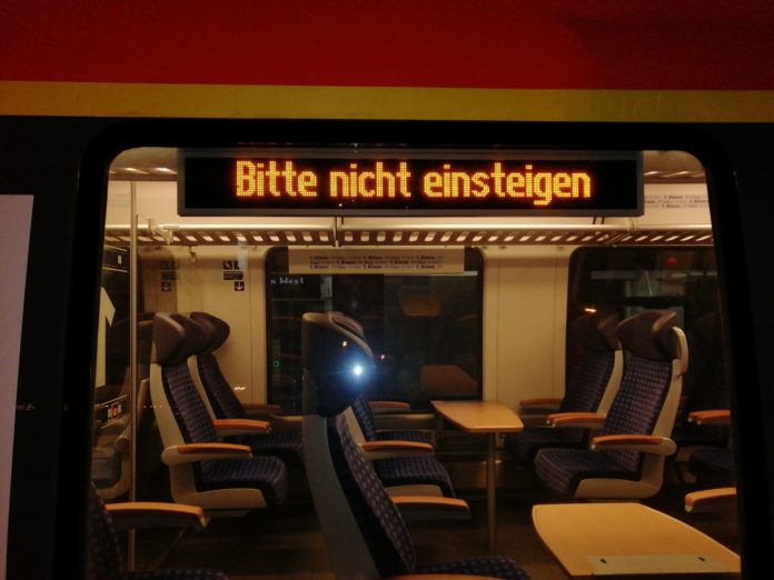 "Bitte nicht einsteigen"... © Foto/ BU: Andreas_Hagemoser, Ort und Datum der Aufnahme: Berlin-Charlottenburg, 7.1.2024