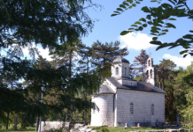 Schießerei in einem Café in Cetinje – Tote und Verletzte – Mafia in Montenegro