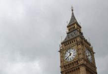 Drei Personen, die verdächtigt werden, für einen Geheimdienst der RF zu arbeiten, im VK verhaftet