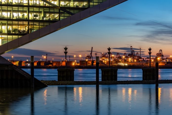 Industriehafen in Hamburg an der Elbe. Quelle: Pixabay