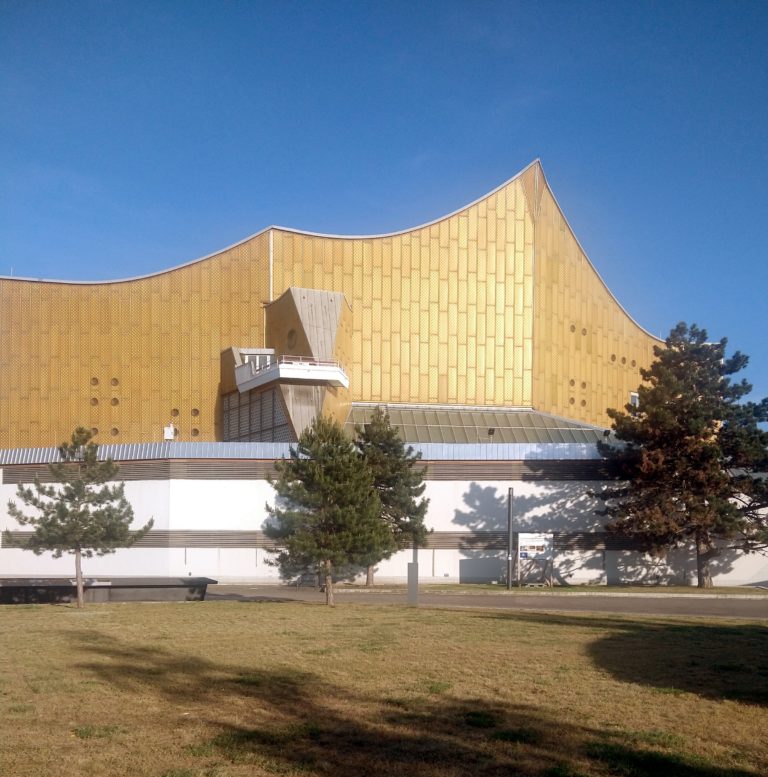 Musik macht Hoffnung – Die Sonderausstellung »Bilder der Resilienz. Flucht und Musik im Exil« in der Berliner Philharmonie zeigt hoffnungsvolle Bilder