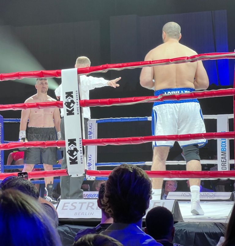 Boxen in Berlin – Nach vier Jahren zurück im Ring: Marco Huck besiegte Evgenios Lazaridis