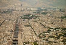 Volltanken an Tagen wie diesen in Teheran für höchstens 52 Cent – Und was zahlen die Verdummten dieser Erde?