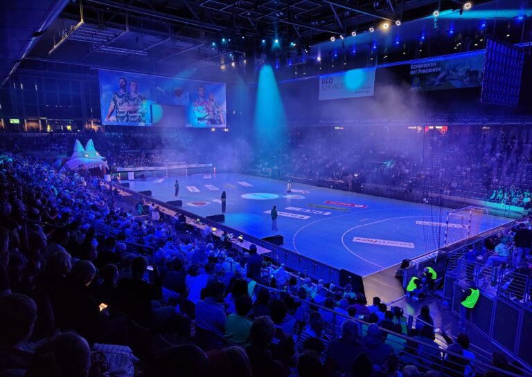 Spannend bis zum Schluß in der Berliner Max-Schmeling-Halle – Füchse mit Sieg gegen Magyaren und Migranten aus Weißbrünn