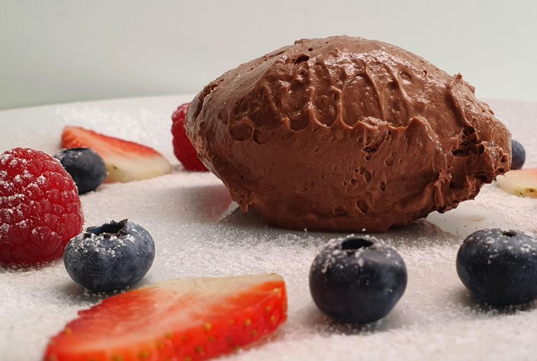 Pantone wählte Mokka-Mousse als Farbe des Jahres 2025