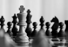 Kann es nur einen Weltmeister geben? – Magnus Carlsen und Jan Nepomnjaschtschi gewinnen die Blitzschach-Weltmeisterschaft