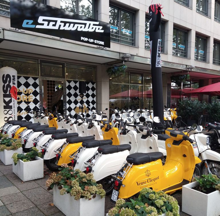 Ein Schwalbennest am Berliner Kurfürstendamm – Ah, eine „eSchwalbe“