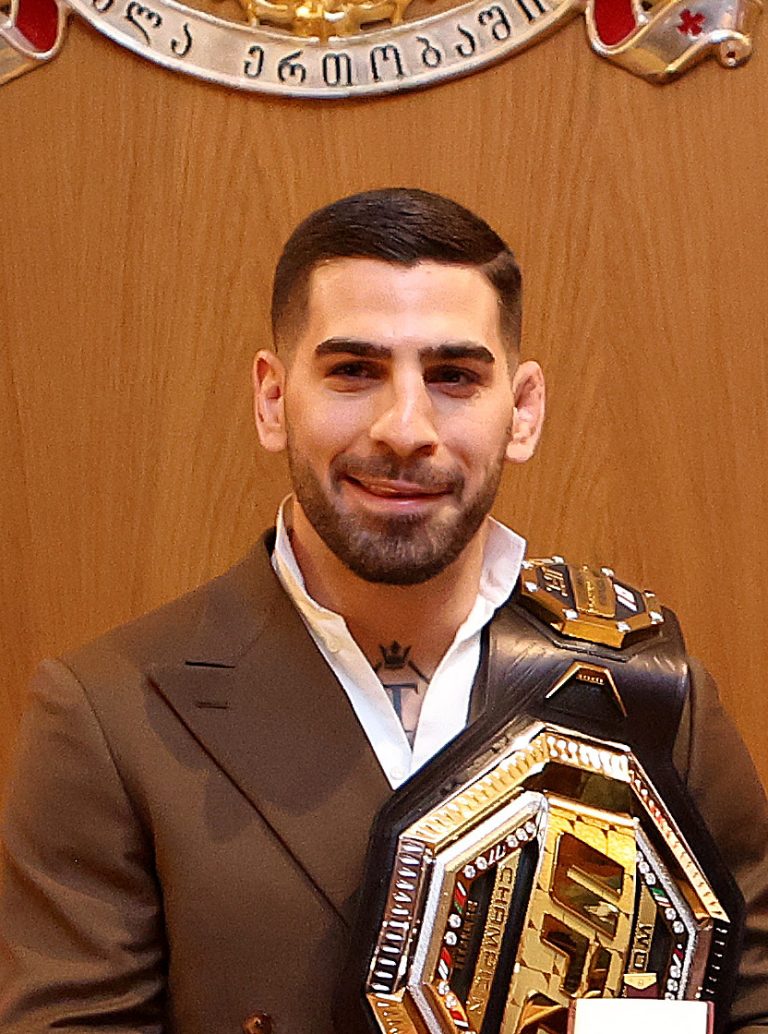 Ilia Topuria wird UFC-Meister im Leichtgewicht