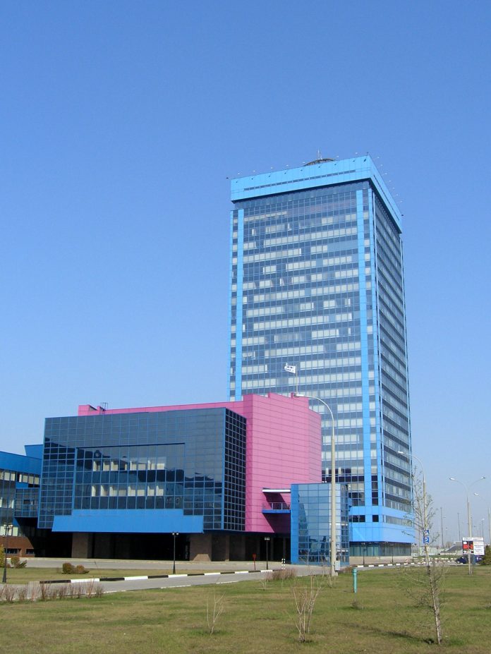 Bürogebäude der Aktiengesellschaft AwtoWAZ in Togliatti, RF. Foto: ShinePhantom, CC BY-SA 3.0, Ort und Datum der Aufnahme: Togliatti, RF, April 2010