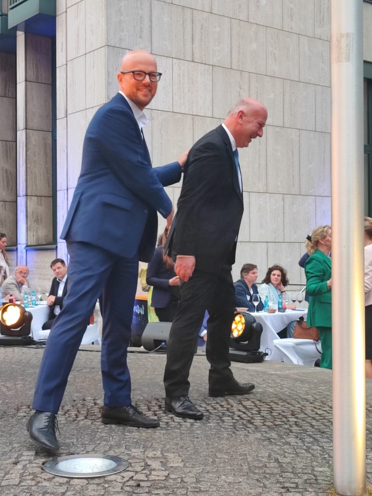 Neues aus Kalkutta: Sommerfest der IHK Berlin – Politik, Protz und Party oder 2 000 Gäste, 2 000 Ausbildungsplätze