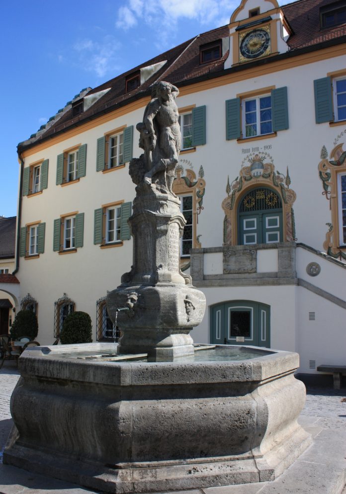Ein Brunnen in Fürstenfeldbruck. Quelle: Pixabay, Foto: Leila Schmidt