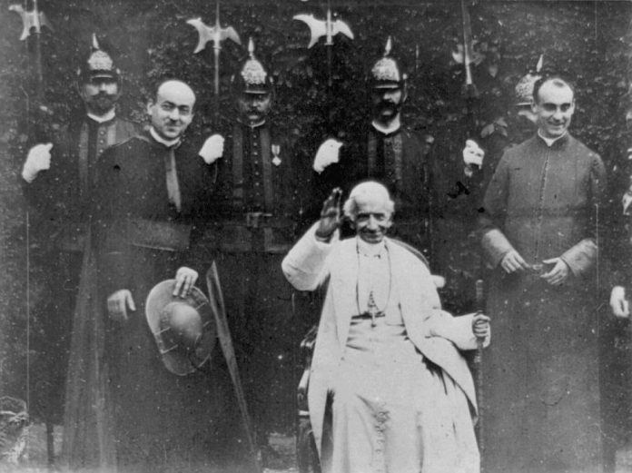 Leo XIII. im Jahr 1896, Standbild aus dem Film „Sua Santità Papa Leone XIII“ von Vittorio Calcina Foto: William K. L. Dickson
