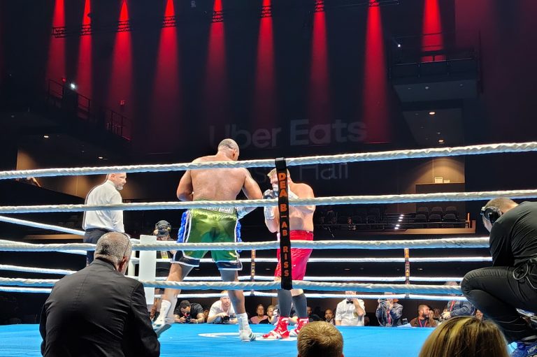 Rotes Licht und rote Ecke: eine Boxnacht in Berlin – Tschetschenischer Wolf schlug zu