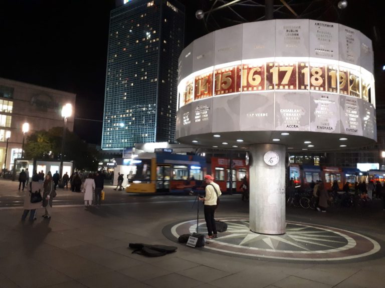 Foto des Tages: Klampfen für Kohle