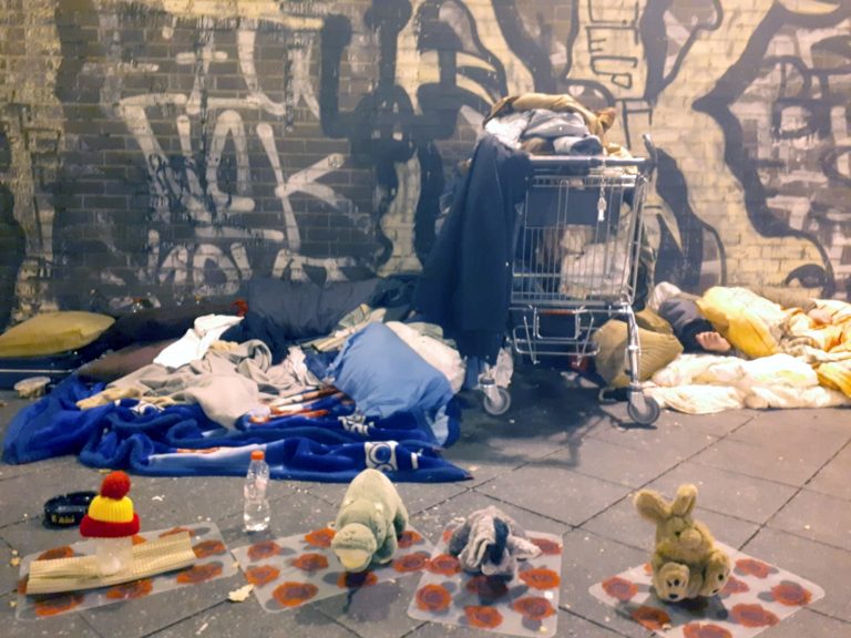 Foto des Tages: Penner und Plüschtiere