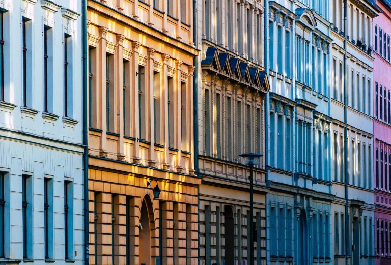 Stellen werden gestrichen wie Fassaden – Der lange Absturz des Vasallenstaates, Vielvölkerstaates, Apartheidstaates und Kriegsstaates BRD