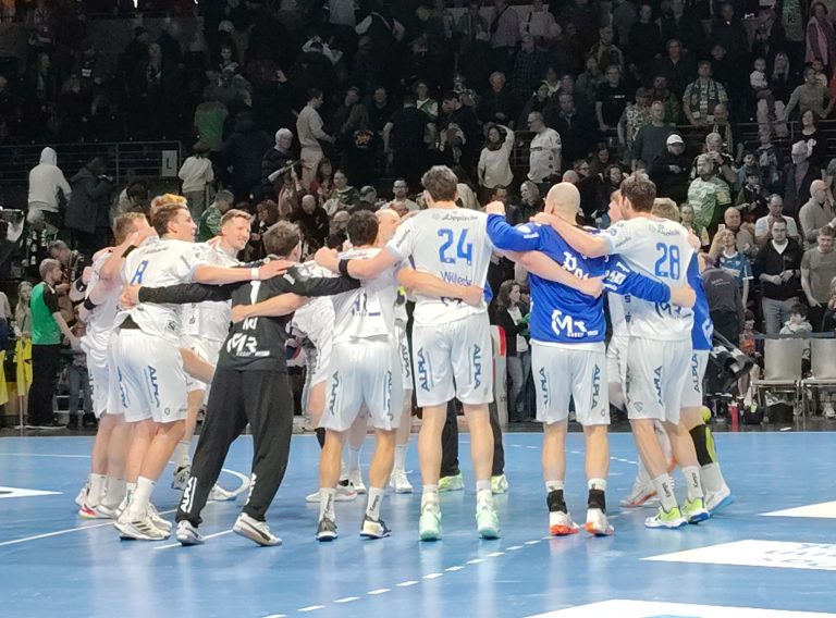 Handballer der TBV Lemgo GmbH & Co. KG gewannen am Sonntagabend in der Berliner Max-Schmeling-Halle