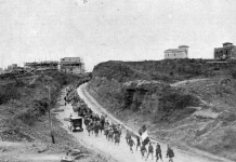 Faschisten feierten die Machtergreifung von Benito Mussolini 1922 – Ministerpräsidentin Meloni schwieg dazu, weil sie zu dessen Erben gehört, die „nicht abschwören“