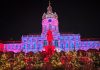 Foto des Tages: Budenzauber vor einem Schloß in Berlin