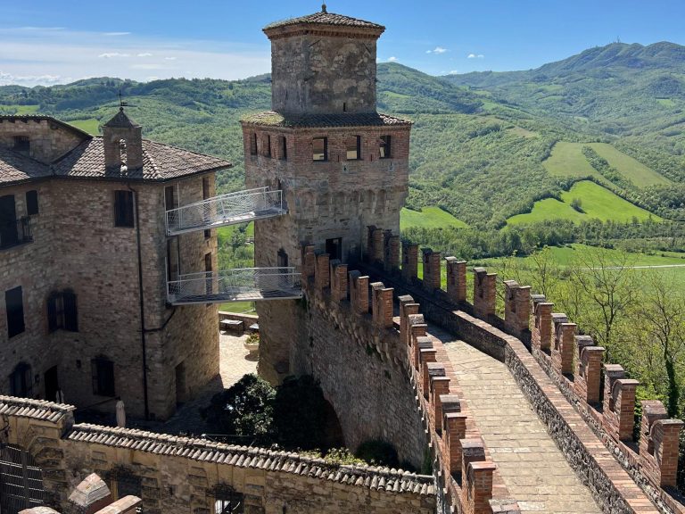 Ein kleines Dorf mit großartiger Burg – Romantico, molto romantico: Valentinstag in Vigoleno