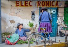 Entwicklungshilfe: Mit Links aufbauen, mit Rechts zerstören