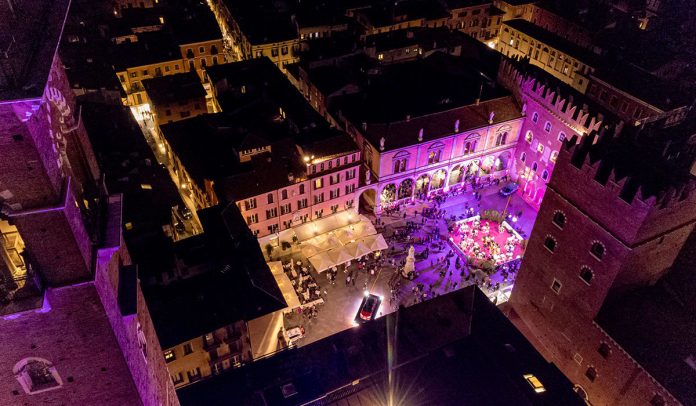 Eine Veranstaltung der Vinitaly auf der Piazza dei signori in Verona. © Vinitaly, BU: Rainer Wein