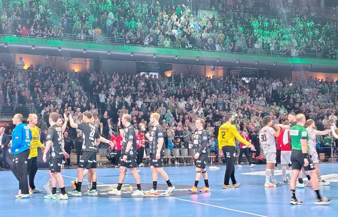 Vor dem Sieg Füchse Berlin gegen One Veszprem HC. © Münzenberg Medien, Foto / BU: Stefan Pribnow, Ort und Datum der Aufnahme: Berlin, 6.5.2026