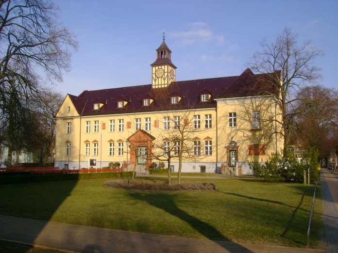 Rathaus Velten, ehemaliges Elektrizitätswerk, 1922 umgebaut. Foto: Max-78, CC BY-SA 3.0