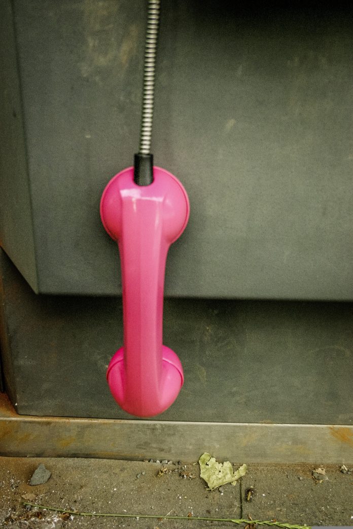 Telefonhörer in Rosa Quelle Source Pixabay Foto Markus Spiske P2000