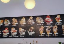 Eisbecher und Espresso im Il Gelataio, einer kleine Eisdiele am großen Volkspark Friedrichshain