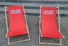Foto des Tages: Liegestühle zur 44. Langen Nacht der Museen 2026 in Berlin