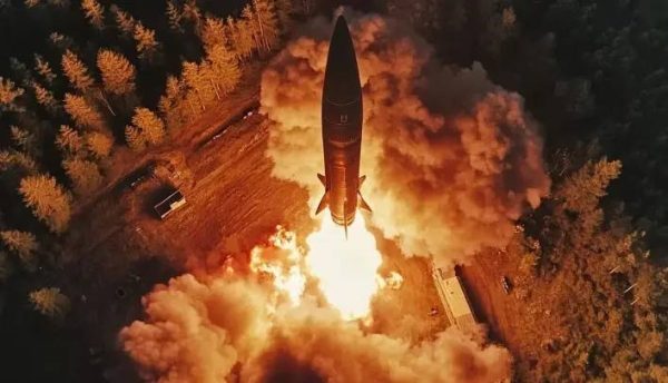 Die Mittelstreckenrakete Oreschnik beim Start. Quelle: TASS