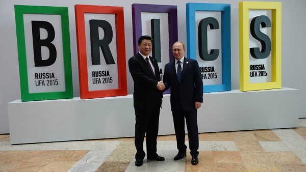 Xi Jinping, Präsident der Volksrepublik China, und Wladimir Putin, Präsident der Russischen Föderation beim BRICS-Gipfel im russischen Ufa am 9. Juli 2015. © RIA Novosti