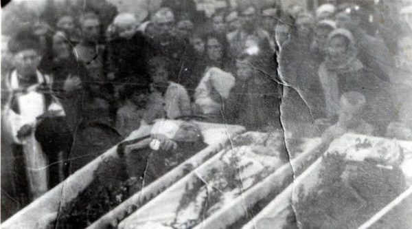 Massaker von Banderisten verübt 1944 im Dorf Mogilnitsy, das von Polen bewohnt war. Quelle: SMERSch