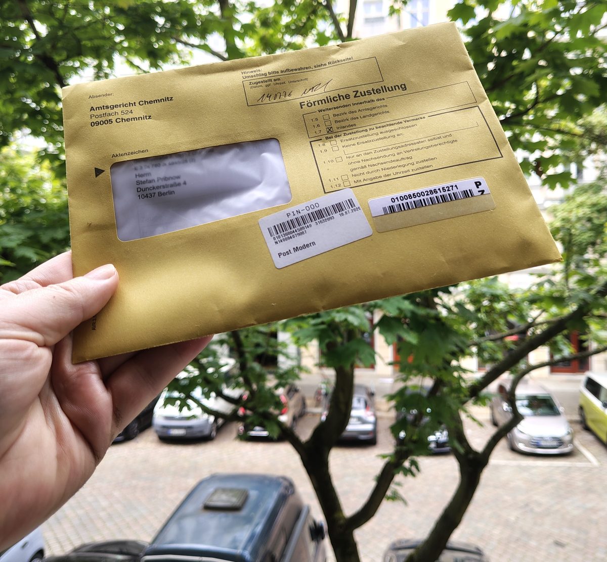 Gelber Brief Ladung Amtsgericht ChemniUnd wieder erreichte mich ein Gelber Brief. Dieser Brief in Gelb wurde wohl in der Gerichtsstraße 2 in Chemnitz geschrieben. © Münzenberg Medien, Foto / BU: Stefan Pribnow, Ort und Datum der Aufnahme: Berlin, 14.7.2026tz Berlin 2026-07-14-124405792 Foto Stefan Pribnow P2400