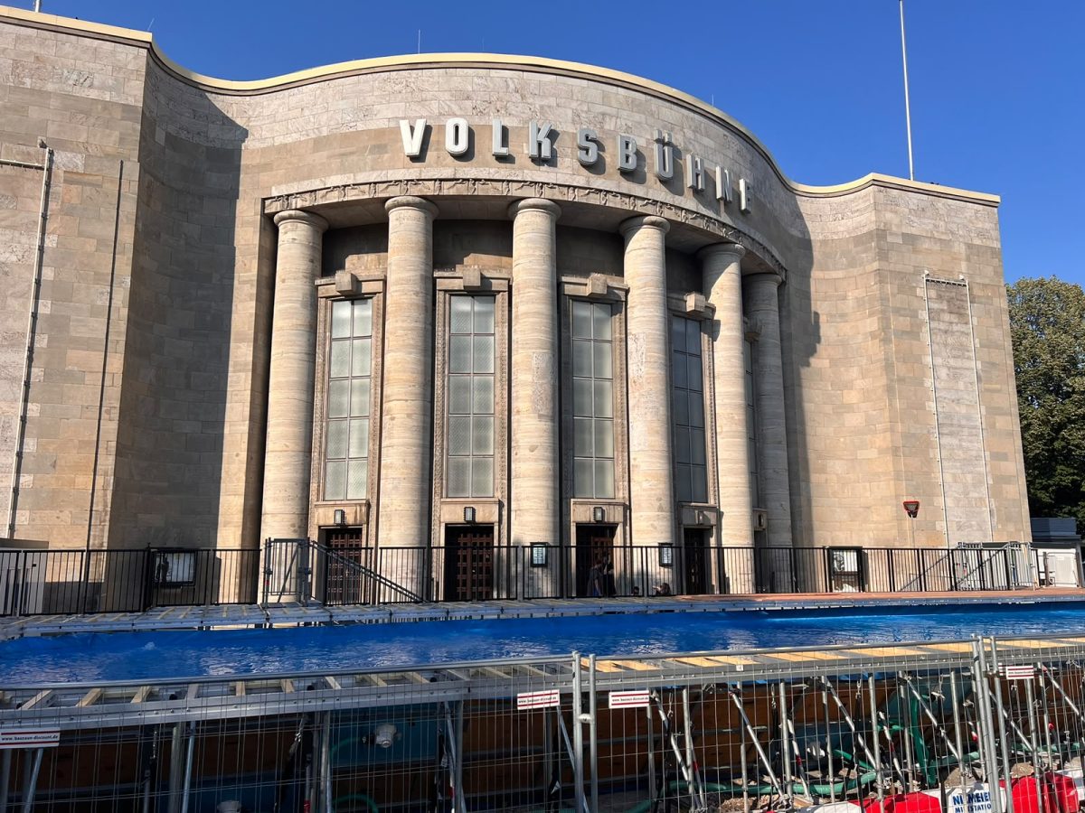 Volksbad an der Volksbühne am Rosa-Luxemburg-Platz in Berlin. © Münzenberg Medien, Foto / BU: Stefan Pribnow, Ort und Datum der Aufnahme: Berlin, 4.8.2026